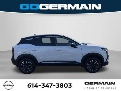 Aspen White/Super Black 2026 Nissan Kicks SV