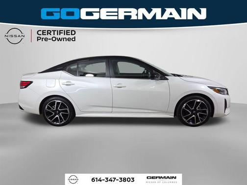Aspen White Tricoat/Super Black 2024 Nissan Sentra SR