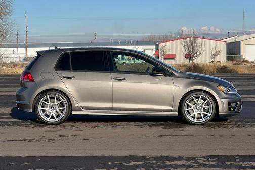 2016 Volkswagen Golf R 4-Door
