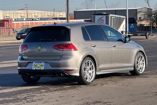 2016 Volkswagen Golf R 4-Door