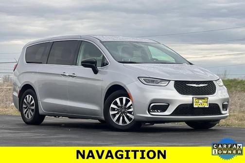 2024 Chrysler Pacifica Hybrid Select