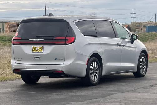 2024 Chrysler Pacifica Hybrid Select
