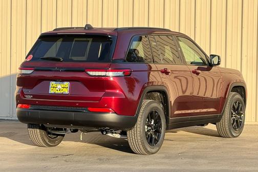 2025 Jeep Grand Cherokee Laredo