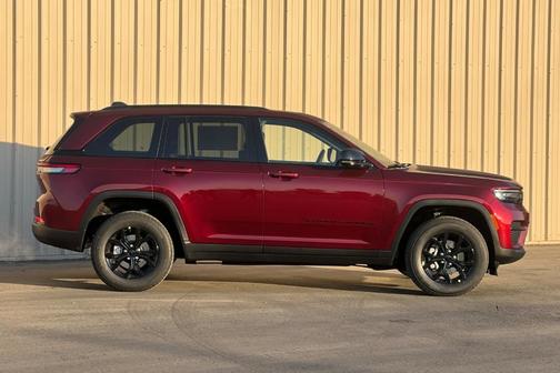 2025 Jeep Grand Cherokee Laredo