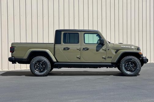 2025 Jeep Gladiator Sport