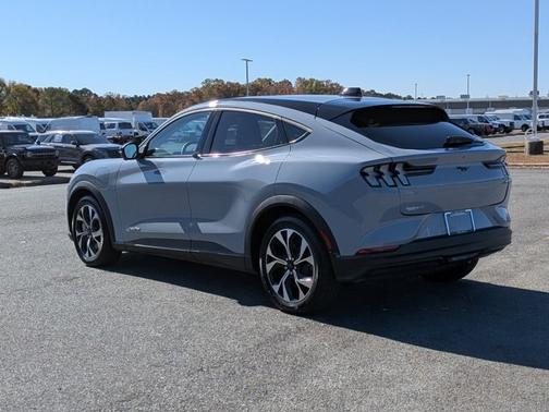 2025 Ford Mustang Mach-E SELECT