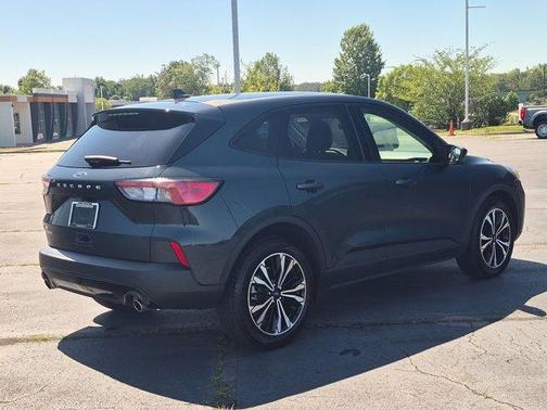 Blue Metallic 2022 Ford Escape SE