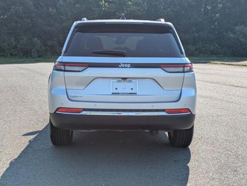 2024 Jeep Grand Cherokee LAREDO
