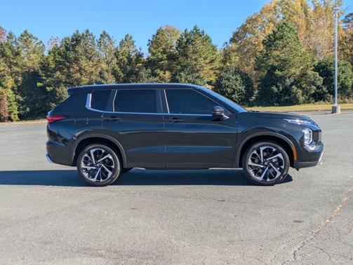 2024 Mitsubishi Outlander SE BLACK EDITION