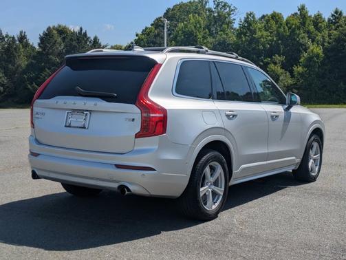 2019 Volvo XC90 T5 MOMENTUM