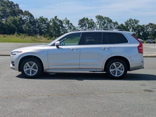 2019 Volvo XC90 T5 MOMENTUM