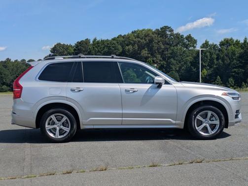 2019 Volvo XC90 T5 MOMENTUM