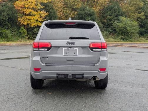 2022 Jeep Grand Cherokee LAREDO