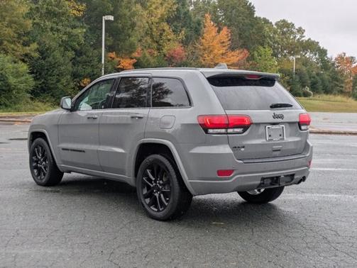 2022 Jeep Grand Cherokee LAREDO