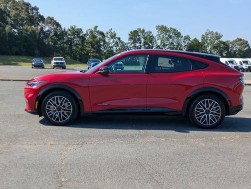 2024 Ford Mustang Mach-E PREMIUM