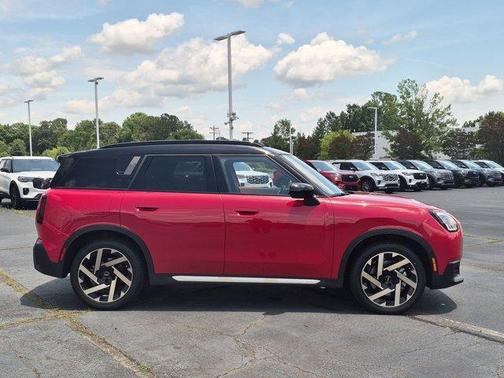 Chili Pepper Red 2025 MINI Countryman S