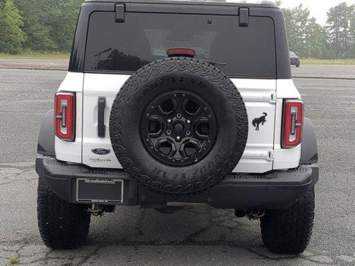Oxford White 2025 Ford Bronco Badlands
