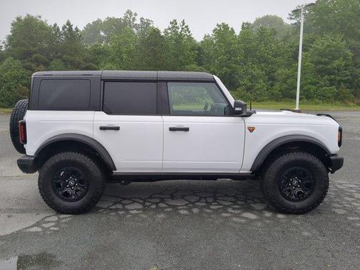 Oxford White 2025 Ford Bronco Badlands