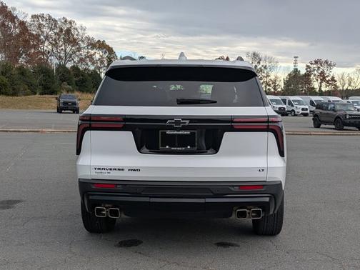 2024 Chevrolet Traverse LT