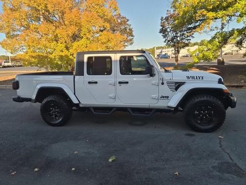 Bright White Clearcoat 2022 Jeep Gladiator SPORT