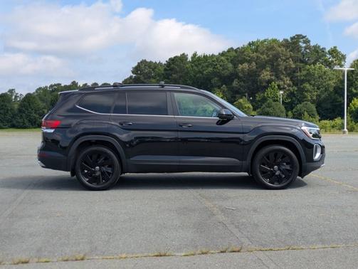 2024 Volkswagen Atlas 2.0T SE W/ TECHNOLOGY