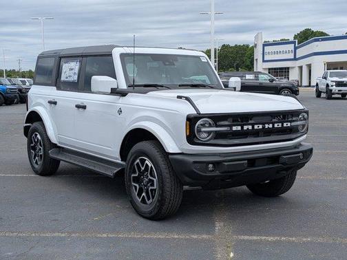 Oxford White 2026 Ford Bronco Outer Banks