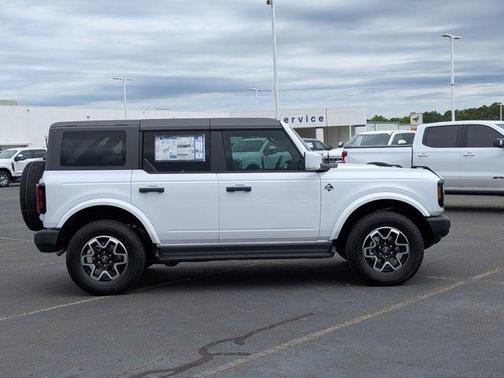 Oxford White 2026 Ford Bronco Outer Banks