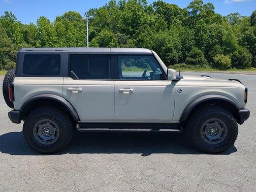 Beige 2025 Ford Bronco Outer Banks