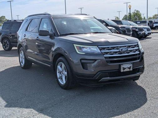 Magnetic Metallic 2018 Ford Explorer XLT