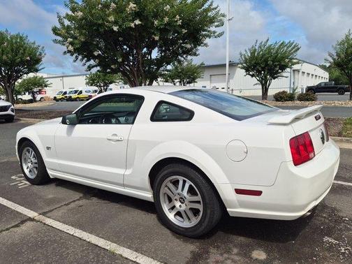 White 2006 Ford Mustang GT Premium
