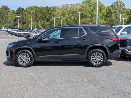 Mosaic Black Metallic 2022 Chevrolet Traverse LT Leather