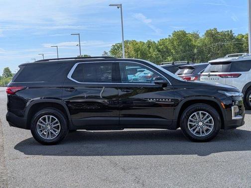 Mosaic Black Metallic 2022 Chevrolet Traverse LT Leather