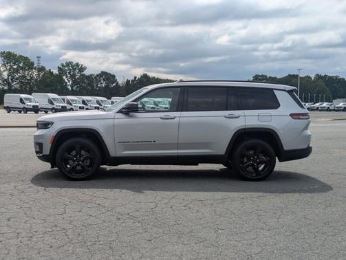 2023 Jeep Grand Cherokee LAREDO