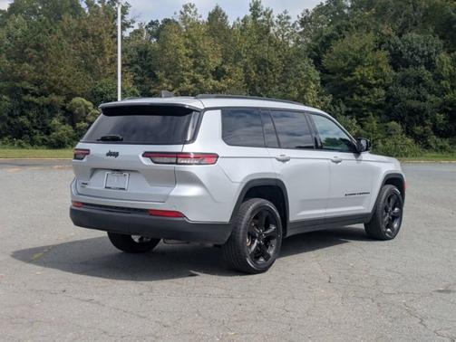 2023 Jeep Grand Cherokee LAREDO