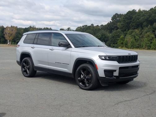 2023 Jeep Grand Cherokee LAREDO