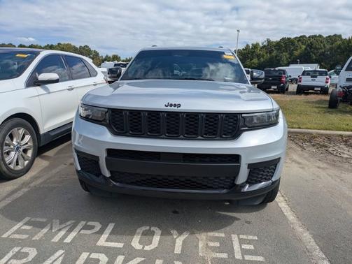 2023 Jeep Grand Cherokee LAREDO