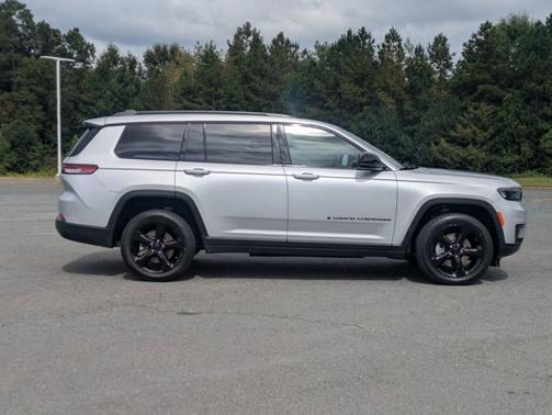 2023 Jeep Grand Cherokee LAREDO