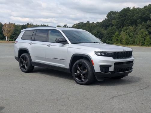 2023 Jeep Grand Cherokee LAREDO