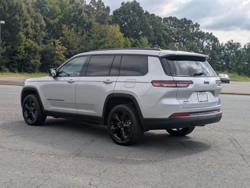 2023 Jeep Grand Cherokee LAREDO
