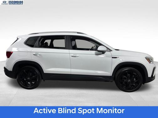 White 2023 Volkswagen Taos 1.5T SE