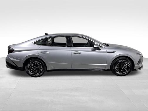 Aero Silver 2026 Hyundai SONATA SEL