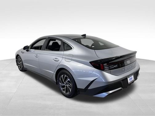 Aero Silver 2026 Hyundai SONATA Hybrid Base