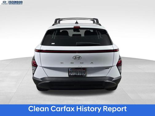 Atlas White 2025 Hyundai KONA SEL