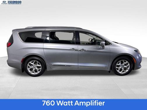 Billet Silver Metallic Clearcoat 2019 Chrysler Pacifica Touring-L Plus