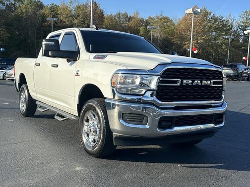 2023 RAM 2500 Tradesman Crew Cab 4x4 6'4' Box