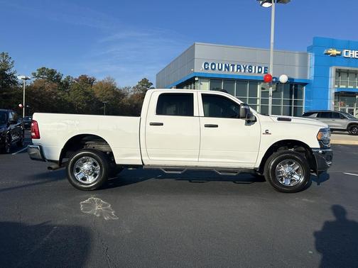 2023 RAM 2500 Tradesman Crew Cab 4x4 6'4' Box
