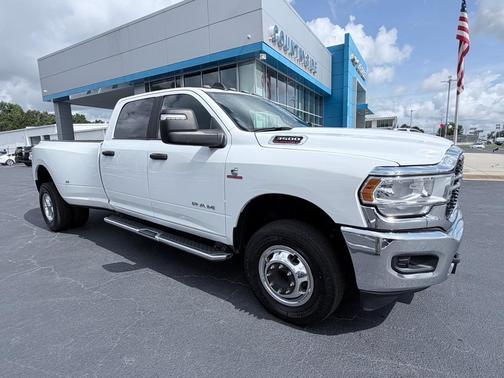 Bright White Clearcoat 2024 RAM 3500 Big Horn Crew Cab 4x4 8' Box