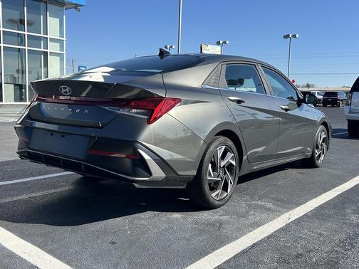 2025 Hyundai ELANTRA SEL