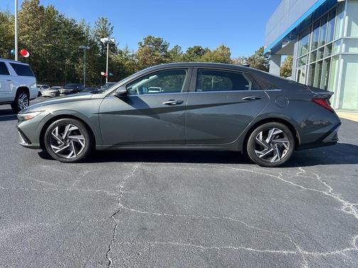 2025 Hyundai ELANTRA SEL