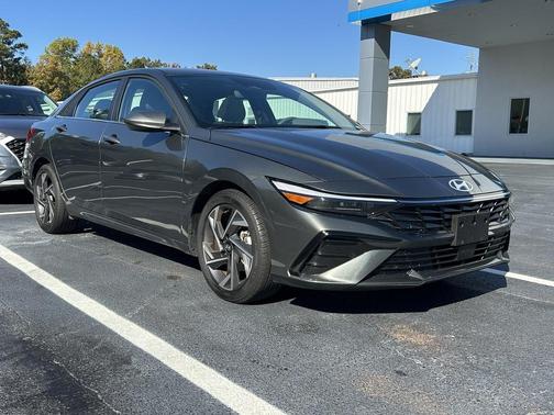 2025 Hyundai ELANTRA SEL